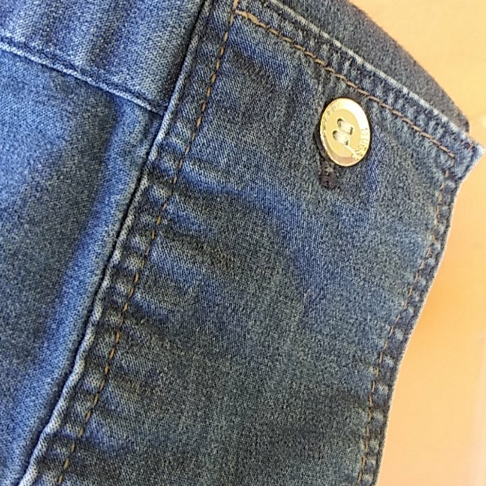 Guess los Angeles denim shirt. - Picture 4 of 16